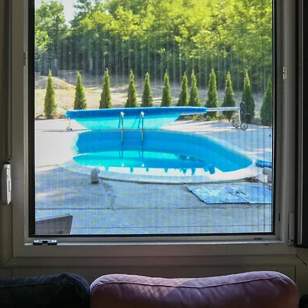 The Woodland Pool House Holiday home
