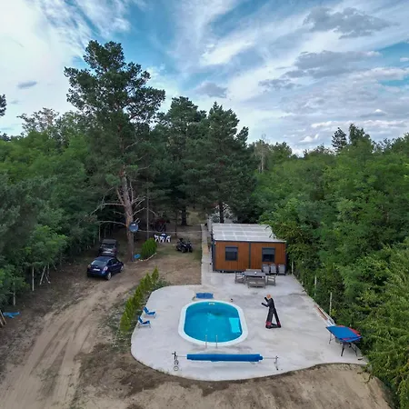 The Woodland Pool House Holiday home