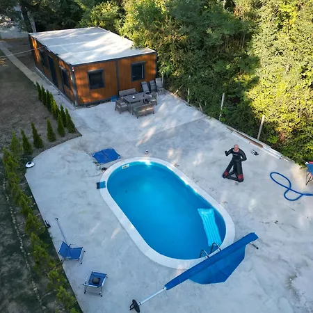 The Woodland Pool House *