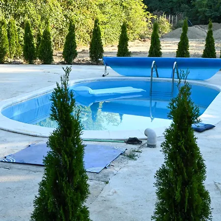 The Woodland Pool House Holiday home